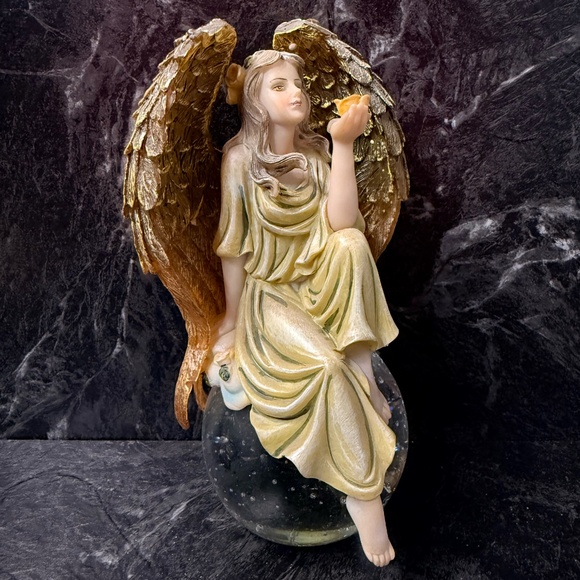 Angel/Fairy Figurine on Glass Ball - Picture 4 of 13